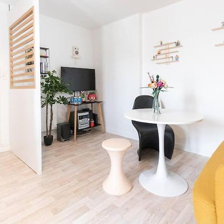 Appartement Souvenirs D'Enfance-La Bonne Marienne-La Madeleine à Angers Extérieur photo