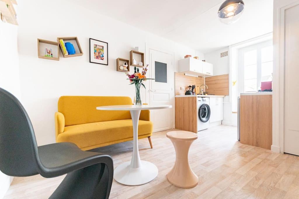 Appartement Souvenirs D'Enfance-La Bonne Marienne-La Madeleine à Angers Extérieur photo
